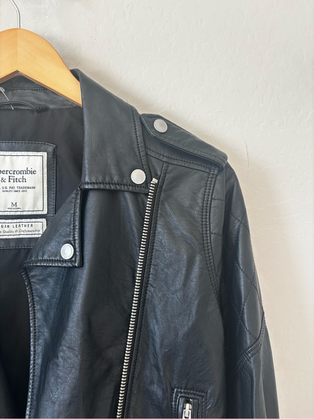 Abercrombie & Fitch Black Quilted-Shoulder Vegan Leather Moto Jacket - Picture 4 of 9